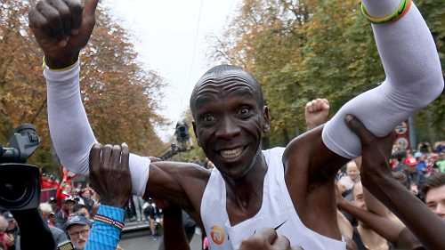 People Are In Tears Over This Athlete's Superhuman Marathon Run