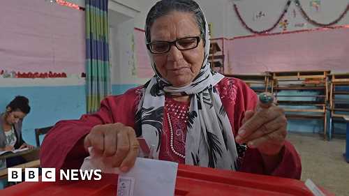 Pasta magnate takes on 'robot' as Tunisia votes