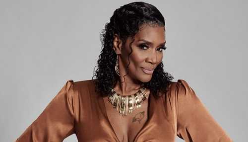 “VH1 Family Reunion: Love & Hip Hop Edition” Exclusive: Momma Dee “Surrenders” In Song [VIDEO]
