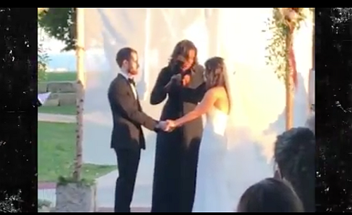 Michelle Obama Helped A Couple Exchange Their Wedding Vows