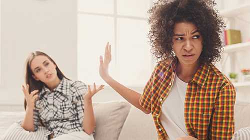 Stranger Danger: Random White Woman Narrowly Avoids Catching Hands After Touching Black Woman's Hair Stranger Danger: Random White Woman Narrowly Avoids Catching Hands After Touching Black Woman's Hair