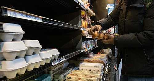 Consumer confidence falls to lowest level in 3 years amid inflation fears, U. of Michigan index shows