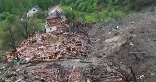 Russia continues massive drone strikes on Ukraine as Trump shifts tone on Putin